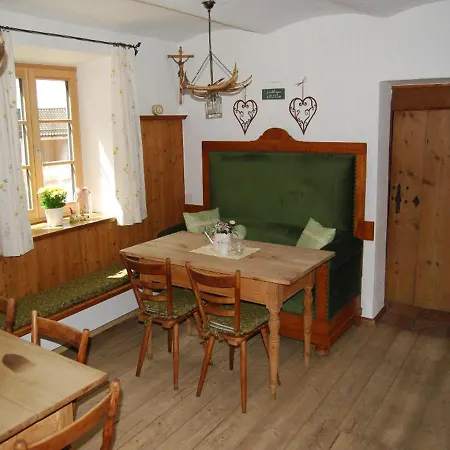 Landhof Angstl - Hochwertig Wohnen Mit Geschichte