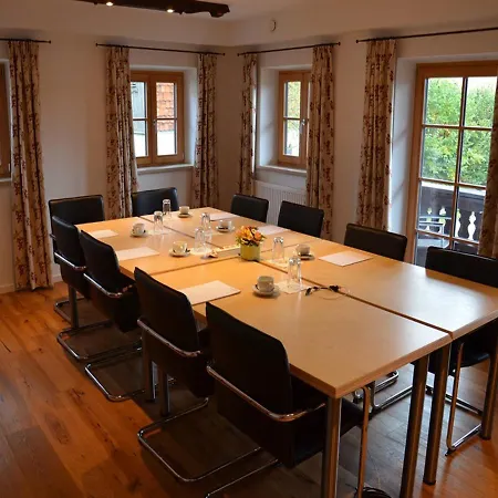 Konukevi Landhof Angstl - Gaestezimmer Und Tagungsraum Höslwang