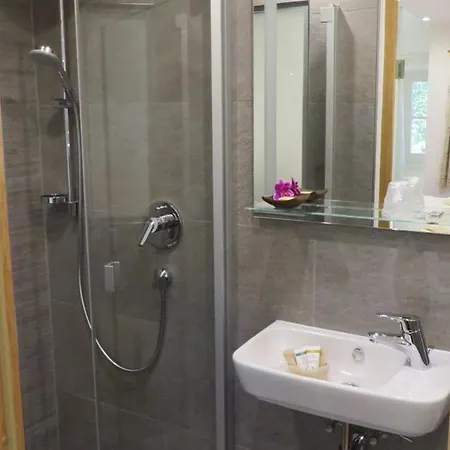 Konukevi Landhof Angstl - Gaestezimmer Und Tagungsraum 3*