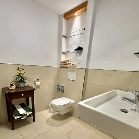 Landhof Angstl - Gaestezimmer Und Tagungsraum Konukevi 3*