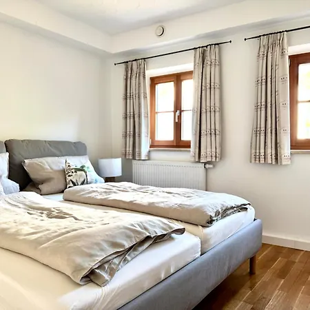 Landhof Angstl - Gaestezimmer Und Tagungsraum Höslwang