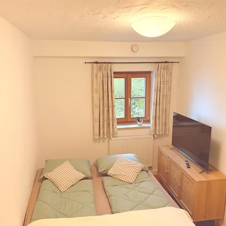 Landhof Angstl - Gaestezimmer Und Tagungsraum Höslwang